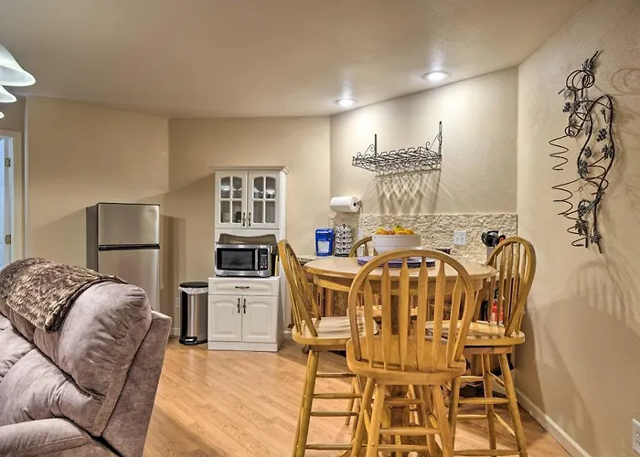 Convenient Apt With Fire Pit About Half-Mi To Lake!
