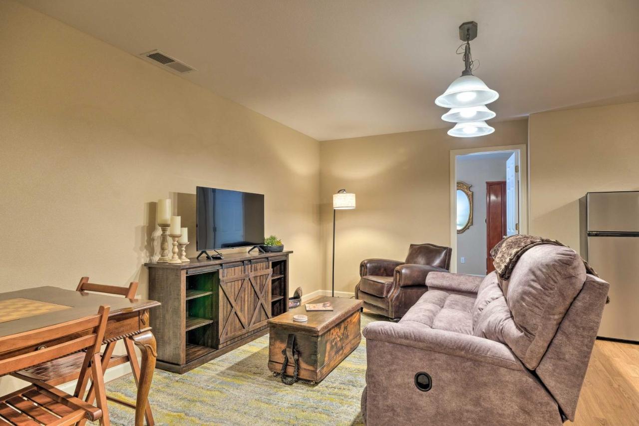 Convenient With Fire Pit About Half-mi To Lake! Apartment
