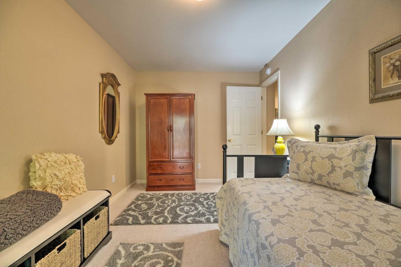 Convenient With Fire Pit About Half-mi To Lake!